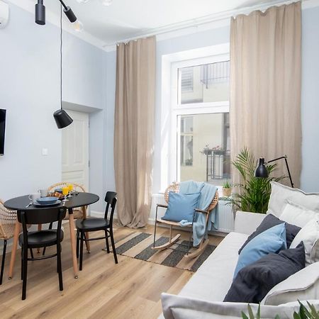 Barbacan Suites - Old Town Apartments - By Upstairs Krasków Εξωτερικό φωτογραφία