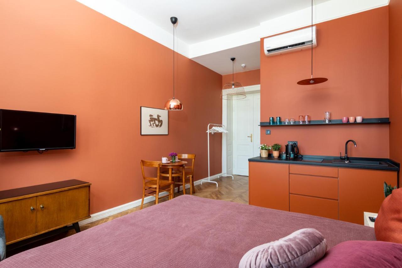 Barbacan Suites - Old Town Apartments - By Upstairs Krasków Εξωτερικό φωτογραφία