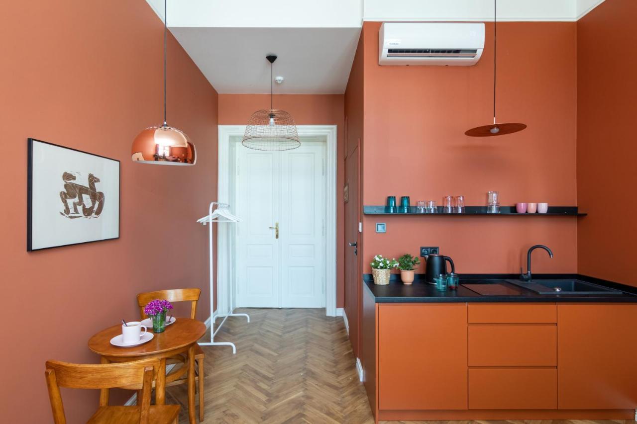 Barbacan Suites - Old Town Apartments - By Upstairs Krasków Εξωτερικό φωτογραφία