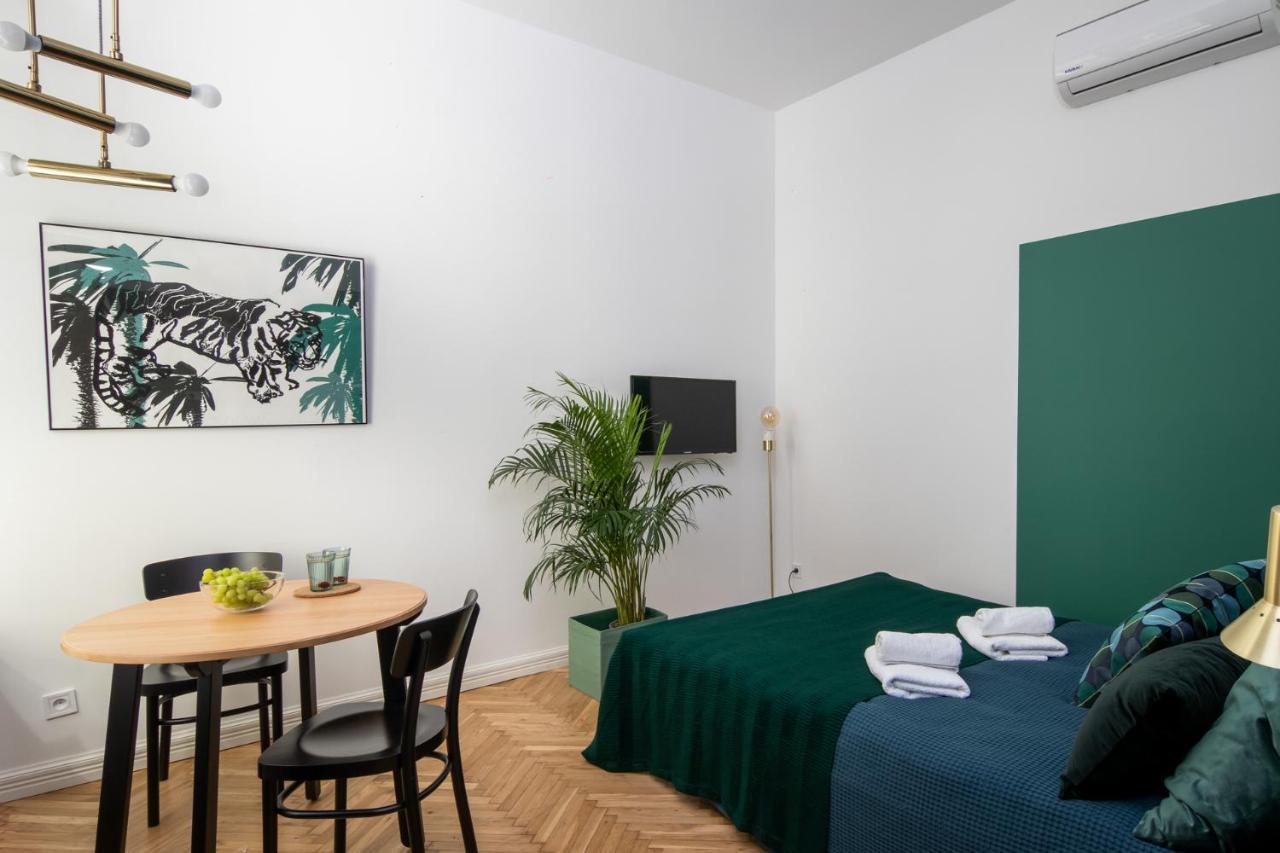 Barbacan Suites - Old Town Apartments - By Upstairs Krasków Εξωτερικό φωτογραφία