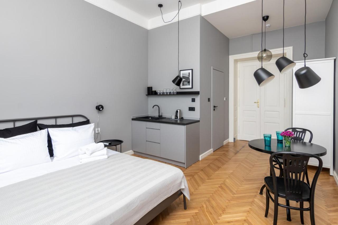 Barbacan Suites - Old Town Apartments - By Upstairs Krasków Εξωτερικό φωτογραφία