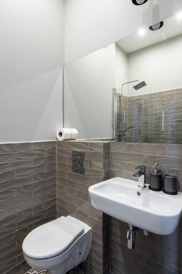 Barbacan Suites - Old Town Apartments - By Upstairs Krasków Εξωτερικό φωτογραφία