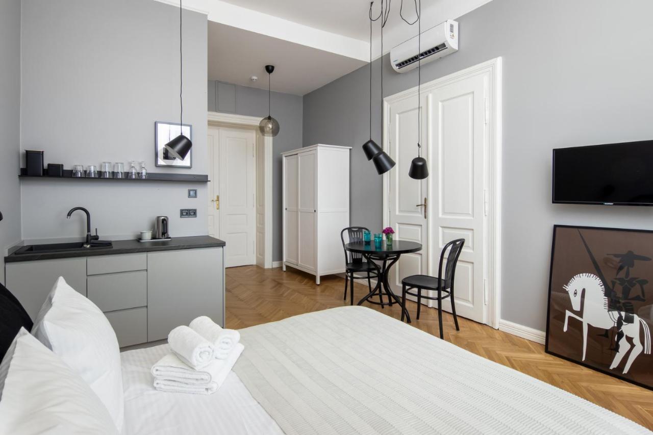 Barbacan Suites - Old Town Apartments - By Upstairs Krasków Εξωτερικό φωτογραφία